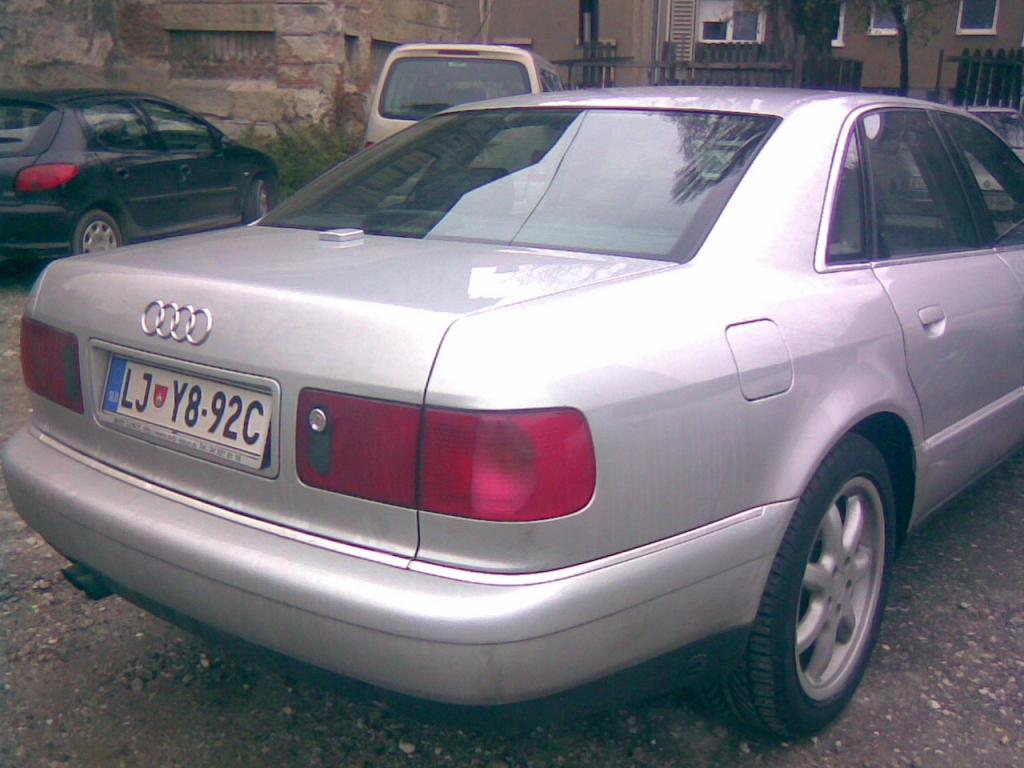 Audi-A8-3-7-2001e